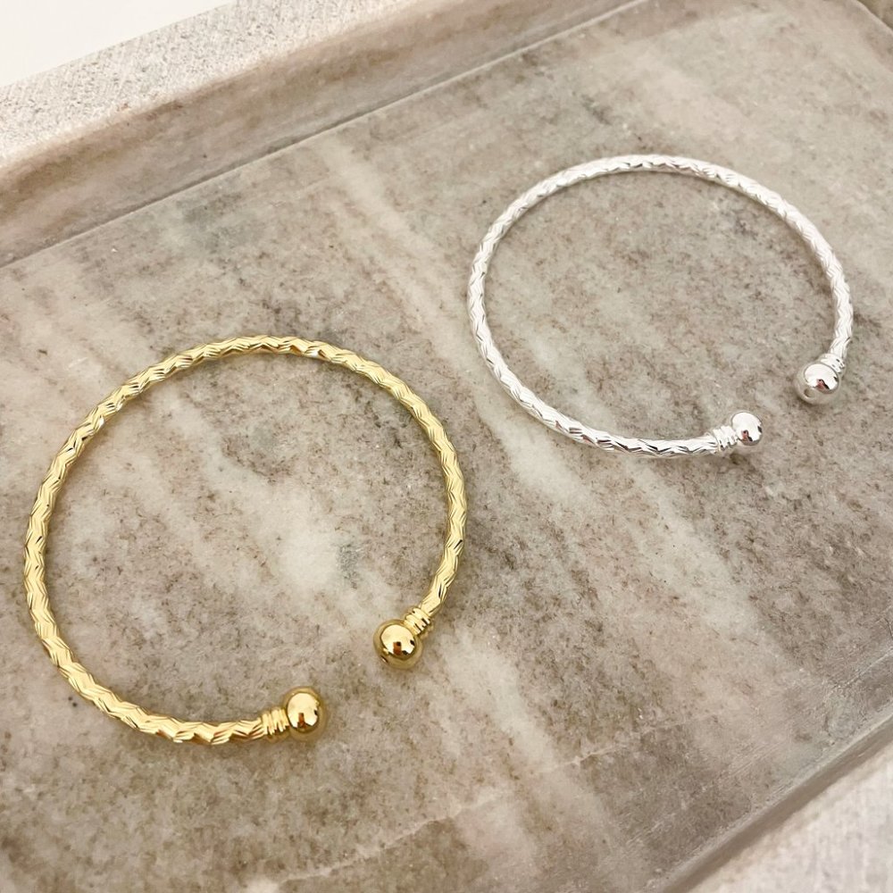 925 Sterling Silver Textured Cuff Bracelet Shiny Bangle Bracelet Silver or Gold - Picture 4 of 4